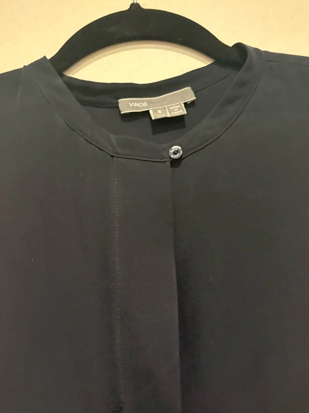 Vince - Sleeveless Blouse. V-neck. Size Small. Navy Blue. Silk
